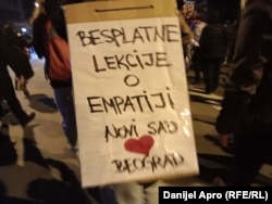"Besplatne lekcije o empatiji" na protestu u Novom Sadu, 1. februar 2025.