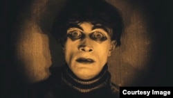 Сомнамбулист Чезаре (Конрад Фейдт) в фильме "Кабинет доктора Калигари" © Friedrich-Wilhelm-Murnau-Stiftung, Wiesbaden