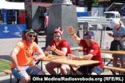 Вболівальники у фан-зоні