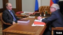 Президент России Владимир Путин и тогдашний омбудсмен Владимир Лукин. Март 2013 года