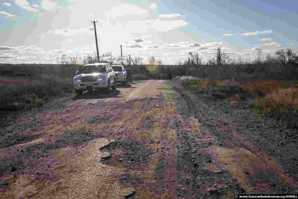 ОБСЄ спостерігає за процесом розведення військ біля в’їзду до Катеринівки