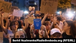 Сотні людей вийшли на акції проти рішення Верховної Ради ухвалити законопроєкт щодо НАБУ та САП у Києві, Львові, Одесі та Дніпрі
