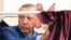 Реджеп Тайип Эрдоган в кабинке для голосования