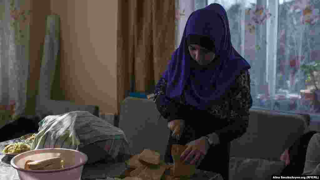 18 апреля в нем появилось два новых фигуранта. В ялтинском поселке Краснокаменка задержали Рефата Алимова и Арсена Джеппарова. Все шестеро по сей день находятся под арестом.