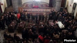 Похороны шести членов семьи, убитых в армянском городе Гюмри