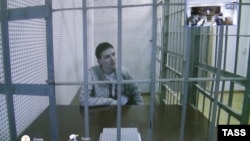 Украинская летчица Надежда Савченко ( на видеосвязи из СИЗО) держит голодовку.