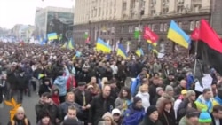 Люди сходятся на майдан к площади Незалежности 1 декабря 2013 Люди сходятся на майдан к площади Незалежности 1 декабря 2013