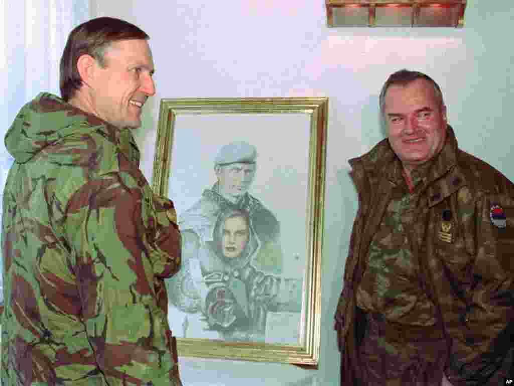 Ратко Младич и британский генерал Майкл Роуз в Пале, январь 1995