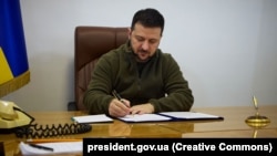 Рада національної безпеки України 11 серпня вирішила звільнити всіх обласних військкомів.