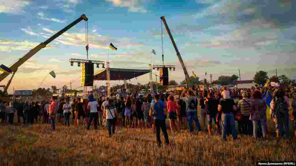 Концерт на административной границе с Крымом с банером «Free Sentsov, Free Crimea» – требование освобождения всех украинских политических заключенных из российских и крымских тюрем