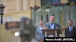 Grenel: Držite nas za reč