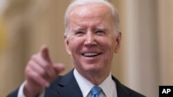 Байден попросив виборців дати йому більше часу, щоб «завершити роботу»