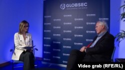 Kosovo bi trebalo da se fokusira na Zajednicu opština sa srpskom većinom, izjavio je u intervjuu za RSE Kristofer Hil, bivši ambasador SAD u Srbiji.