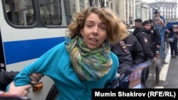 Задержание участника акции протеста на Охотном ряду.