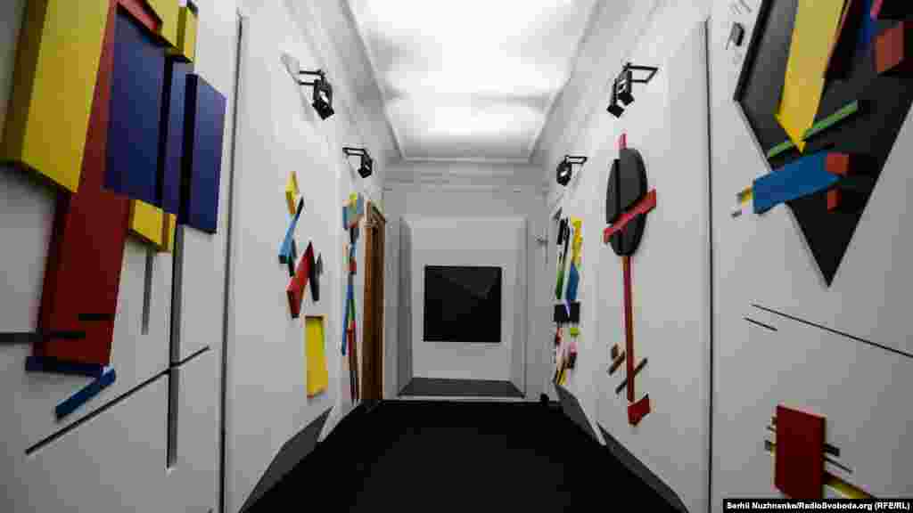 «Чорний квадрат» – одна з найвідоміших картин Малевича, якою він започаткував супрематичний напрям у мистецтві