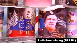 Такі сувеніри продають в окупованому Донецьку