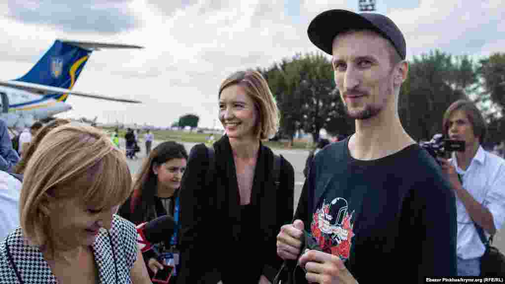 Анархист и активист из Крыма Александр Кольченко. Его задержали представители российских спецслужб вместе с Олегом Сенцовым. В августе 2015 года Северо-Кавказский окружной военный суд в Ростове-на-Дону приговорил  Кольченко к 10 годам колонии. Но ни Кольченко, ни Сенцов свою вину не признали