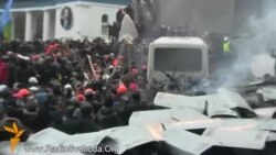 Столкновения между демонстрантами и милицией в Киеве Столкновения между демонстрантами и милицией в Киеве