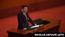 Генеральный секретарь ЦК КПК Си Цзиньпин выступает перед съездом КПК