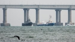 Ваша Свобода | Навіщо Путін повертає Україні кораблі? Ваша Свобода | Навіщо Путін повертає Україні кораблі?