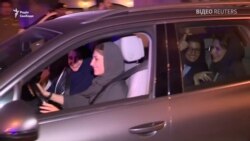 Жінки в Саудівській Аравії радіють тому, що їм дозволили сідати за кермо (відео) Жінки в Саудівській Аравії радіють тому, що їм дозволили сідати за кермо (відео)