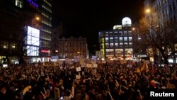 Тисячі чехів по всій країні вийшли вимагати на вулиці відставки Зденека Ондрачека, Прага, 5 березня 2018 року