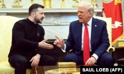 Президент України Володимир Зеленський (ліворуч) і президент США Дональд Трамп під час зустрічі в Овальному кабінеті Білого дому. Вашингтон, 28 лютого 2025 року