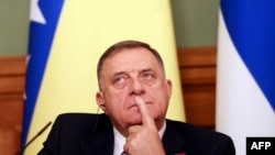 Мілорад Додік дотримується проросійської орієнтації і неодноразово відвідував Москву