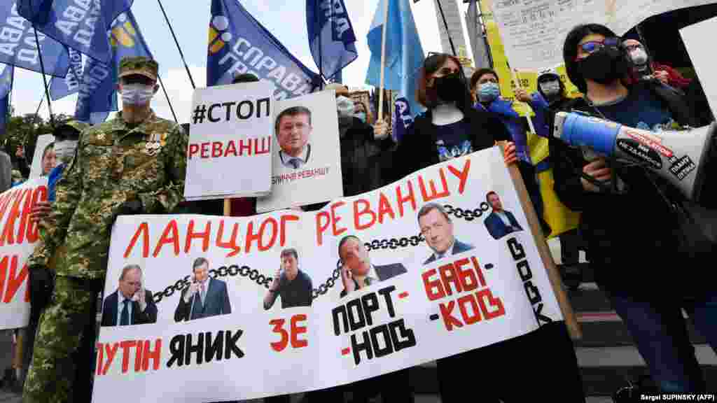 Під час Всеукраїнської акції протесту «Рік Зеленського – рік реваншу». Київ, 24 травня 2020 року. НА ЦЮ Ж ТЕМУ