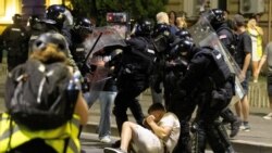 Трета ноќ инциденти на протестите во Србија 