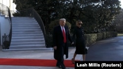 Дональд Трамп с супругой покидают Белый дом, 20 января
