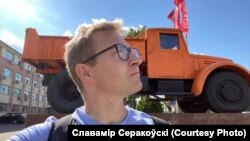 Зібрати кошти заклали польський журналіст Славомір Сєраковський (на фото) та американський історик Тімоті Снайдер 
