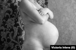 Рождение Украины, 11.08.2016. Бахчисарай-Киев, 12:02. Мне очень нравится, что на заднем плане какая-то восточная вязь. Она напоминает про Крым