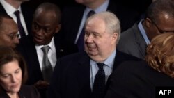 Посол России Сергей Кисляк среди конгрессменов перед выступлением Дональда Трампа