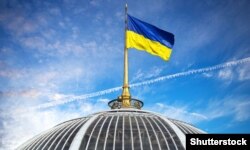 Державний Прапор на будівлі Верховної Ради України
