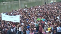 Грузия: тысячи людей вышли на улицы после убийства подростков (видео) Грузия: тысячи людей вышли на улицы после убийства подростков (видео)