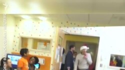 Санта Обама. Екс-президент США відвідав дитячий госпіталь – відео