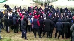 Мигранты из Узбекистана и Кыргызстана живут в палатках на российско-казахстанской границе Мигранты из Узбекистана и Кыргызстана живут в палатках на российско-казахстанской границе