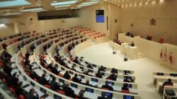 Лідер коаліції «Грузинська мрія» Бідзіна Іванішвілі звертається до новообраного парламенту в Кутаїсі в жовтні 2012 року