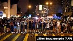 Протестувальники у Гонконгу на акції 23 серпня у пам’ять про такі акції в окупованих СРСР державах Балтії 30 років тому, напередодні сьогоднішніх подій