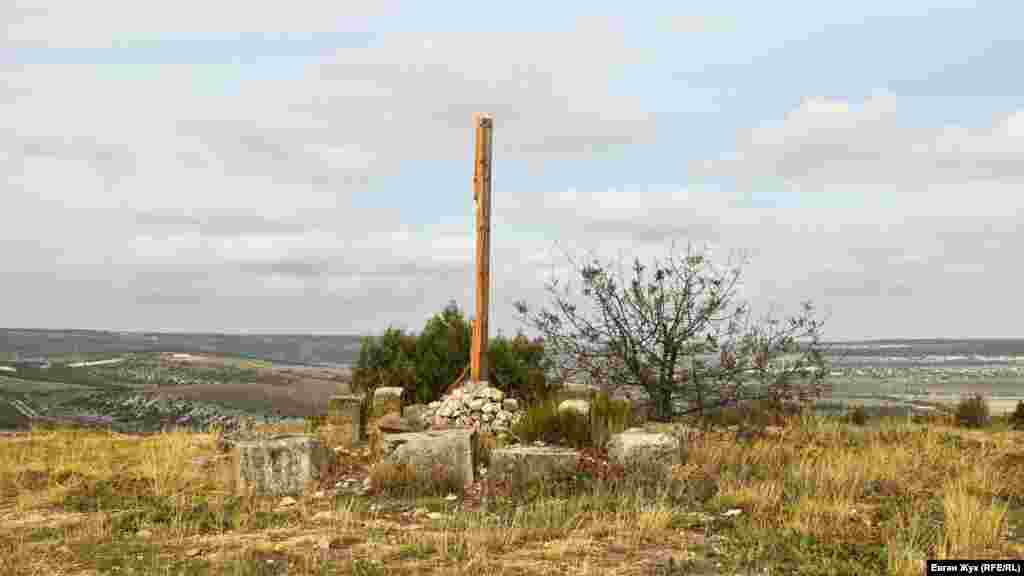Итальянскому кладбищу не везло с момента его возникновения. Вначале кто-то повредил несколько надгробий, а 23 января 1901 года, по свидетельству «Крымского вестника», из часовни «украли распятие красной меди, корону такой же меди и никелированную трубку», в которой находились списки убитых. А в июне 2020 года разрушили поклонный крест