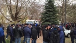 «Мы не будем молчать»: реакция крымчан на аресты активистов (видео) «Мы не будем молчать»: реакция крымчан на аресты активистов (видео)