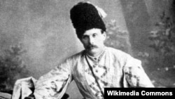 Микола Садовський у сценічному вбранні