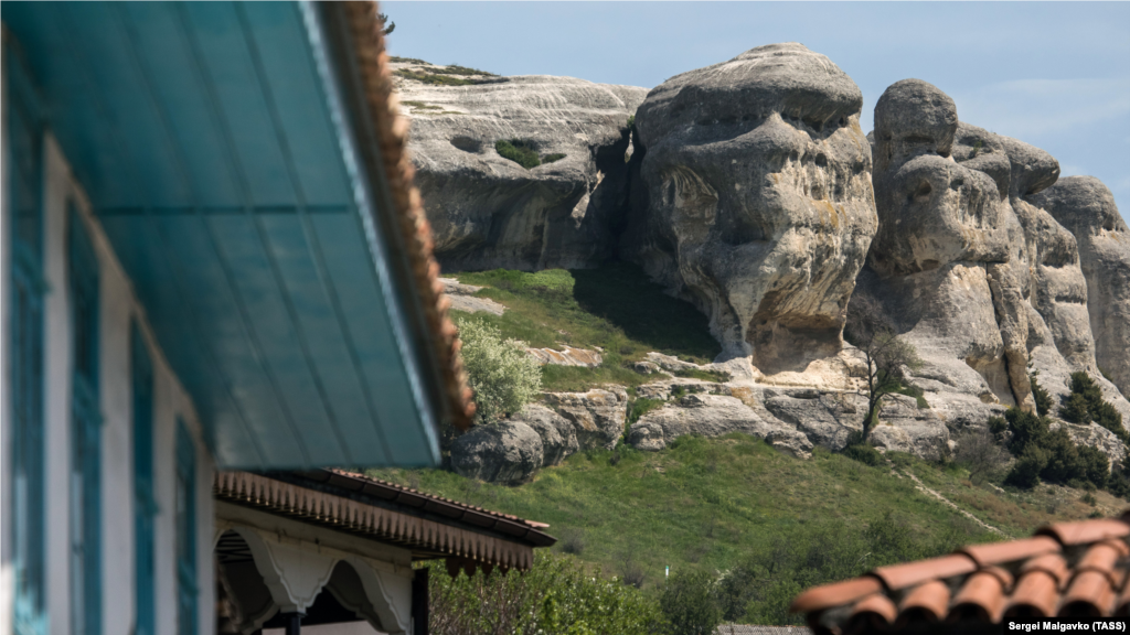 Горы «сфинксы» в долине реки Чурук-Су