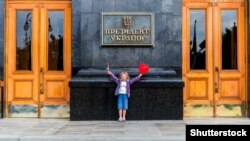 Українці назвали очікувані перші кроки президента