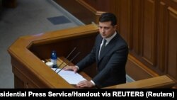 Водночас недовіру до чинного президента висловлюють 59,6% респондентів