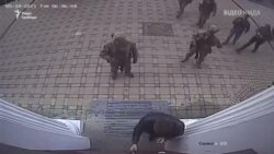 Відео обшуків, які відбувалися в будинку, де живе Віталій Кличко Відео обшуків, які відбувалися в будинку, де живе Віталій Кличко