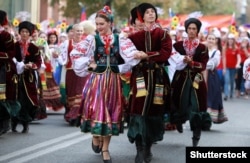 Кубань. Танцювальний виступ студентів Інституту культури в національних костюмах, Краснодар, 23 вересня 2017 року