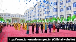 Директивы привести вес в норму в Туркменистане раньше получали сотрудники полиции (на снимке), а теперь — деятели культуры и искусства