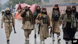 Talibanski borci patroliraju u udaljenoj regiji istočnog Afganistana (arhivska fotografija)